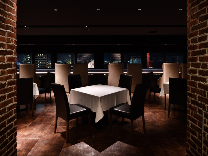 最上階で神戸港の夜景を眺めながら、おしゃれなディナー♪