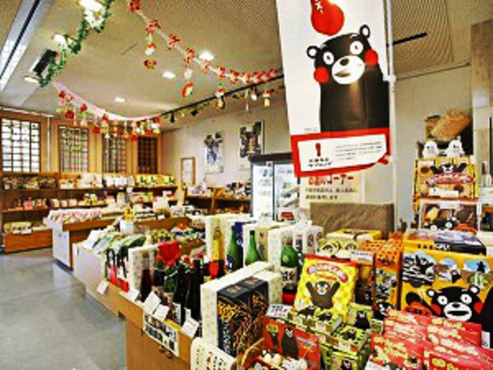 熊本の名産品がずらりと並ぶ売店