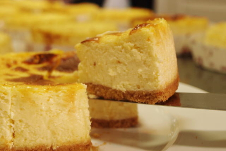 オステルリー アヴァンソワ 一度食べたら忘れられない甘くて濃厚伝統的チーズケーキ
