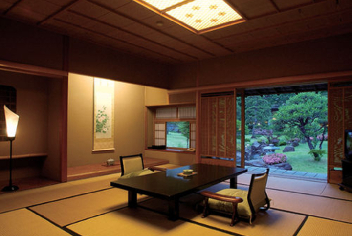 常磐ホテル（山梨県湯村温泉）約3,000坪ある日本庭園内の離れで過ごす特別な一時