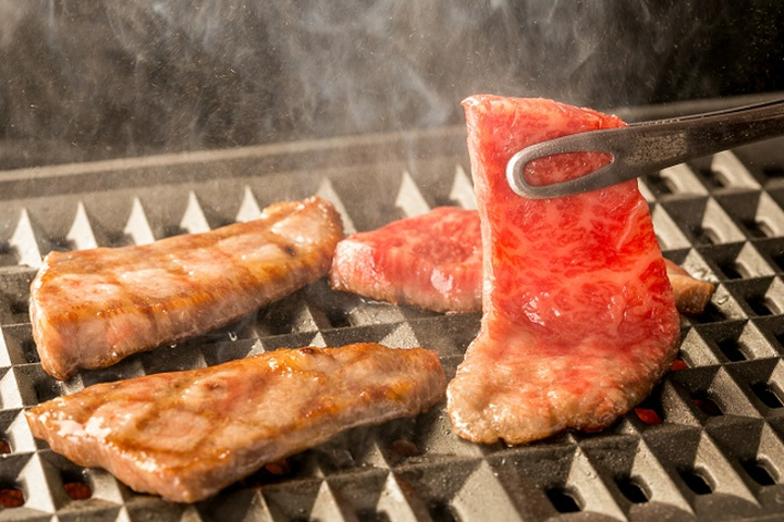 ボリューム満点!黒毛和牛など特選焼肉食べ比べコース