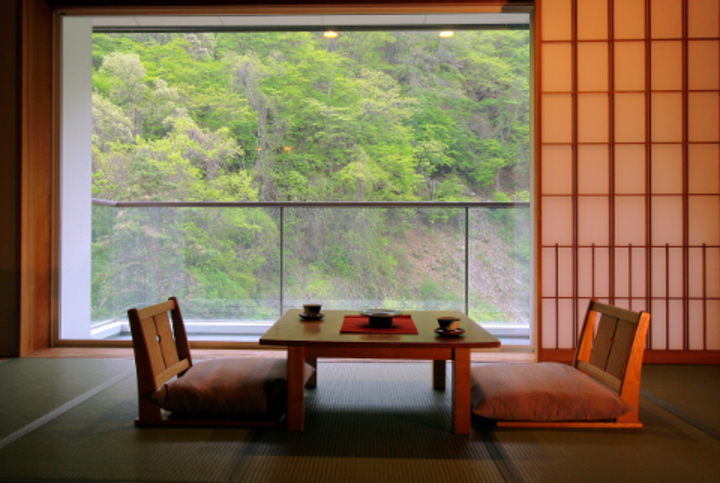 横谷温泉旅館（長野県 横谷峡）空気に触れると色が変わる開運温泉！貸切露天1回無料