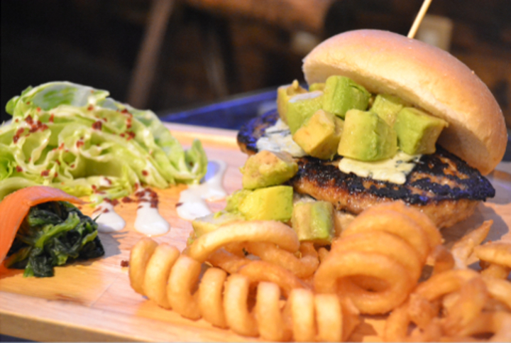 ＶＡＮＤＡＬＩＳＭ(東京都渋谷)料理が人気の隠れ家カフェ 選べる創作ハンバーガー