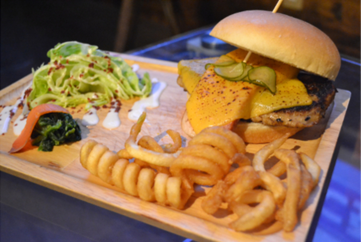 ＶＡＮＤＡＬＩＳＭ(東京都渋谷)料理が人気の隠れ家カフェ 選べる創作ハンバーガー