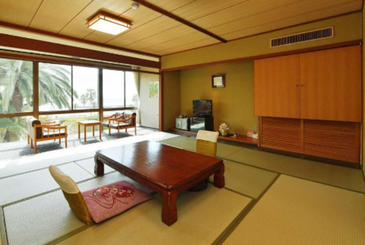 西浦グランドホテル吉慶（愛知県蒲郡市）最上階の展望露天風呂と海幸料理を満喫