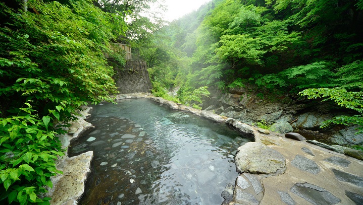 塩原温泉　渓流を望む野天風呂　湯守田中屋