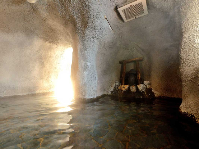 本館　遊々湯苑　洞窟風呂