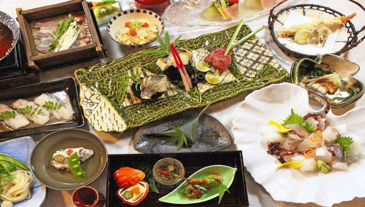 【季替り懐石】地元の新鮮な海の幸など、淡路島の味覚を詰め込んだお料理　※写真はイメージです