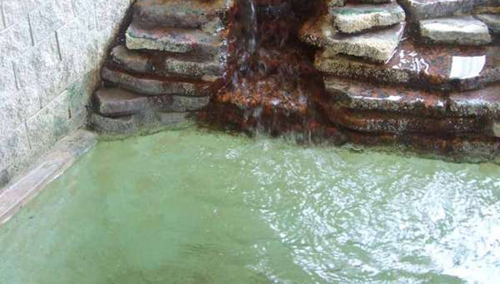 ゆうすげ温泉は地下400数十メートルより湧出する天然温泉です。