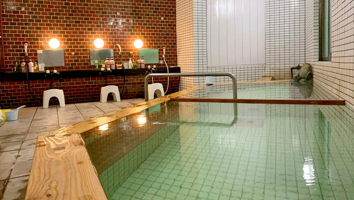 当館は湯畑源泉。草津温泉の効力を最大限に引き出す「尻焼き風呂」になります