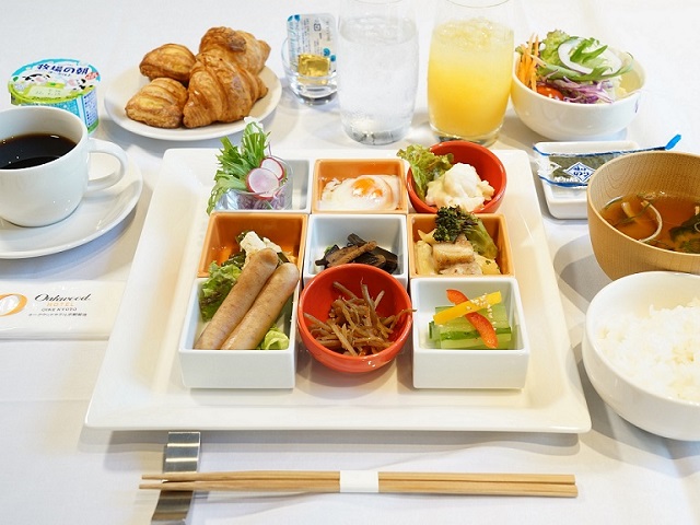 【ご朝食一例】京都の旬の食材を使ったお料理をご堪能下さい