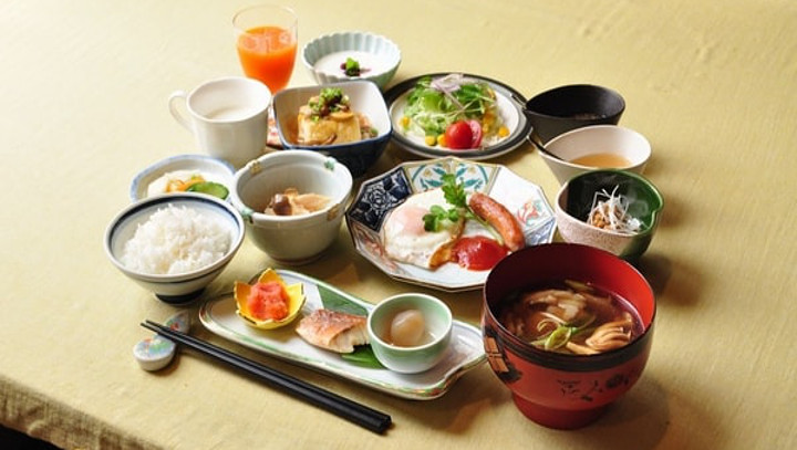 朝食一例　お米は「須藤家秘伝米」全国コンテストで入賞。