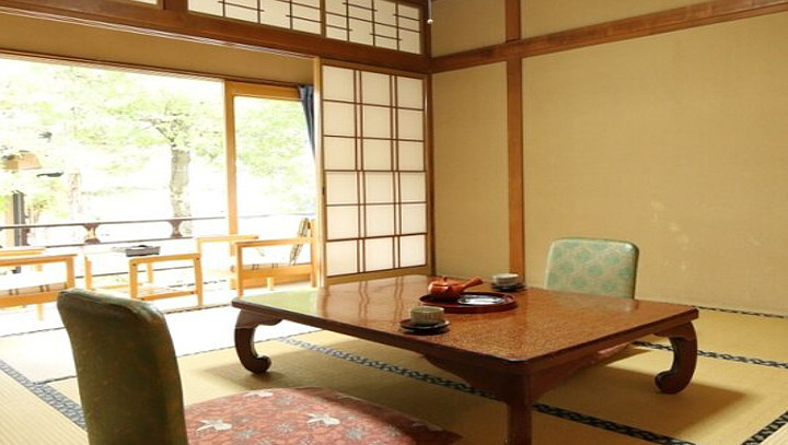 客室一例　純和風の落ち着いた雰囲気のお部屋