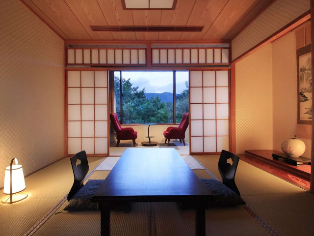 和室　26～28平米 　箱根の山と森、四季の移ろいを楽しむ純和室