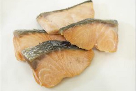 【送料無料】白鮭/秋鮭（塩鮭）切り身１kg（20g×50切×1パック）冷凍