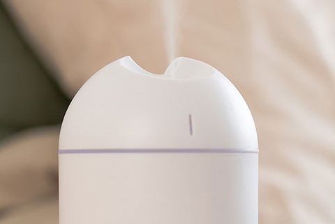 卓上に置けるミニサイズなので、オフィスや在宅ワークで大活躍！ミニサイズUSB加湿器【送料無料】