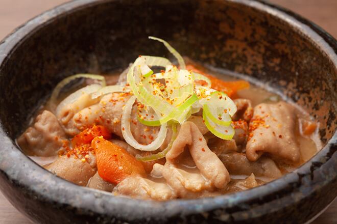 【8食】国産豚を使用！特製だれで仕上げた「豚モツ煮込み」