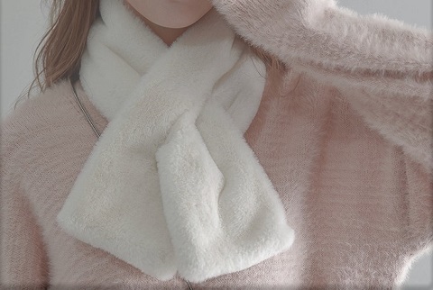 どんな服装にも合わせやすい　フェイクファーマフラー【送料無料】