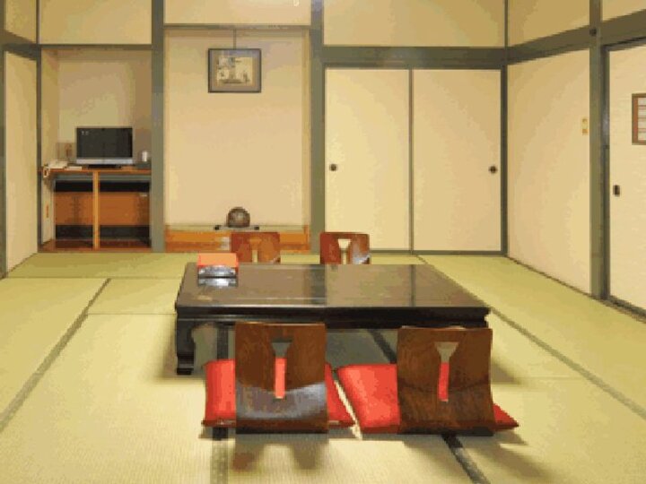 ≪本館≫ 和室12.5畳 バスなし・トイレ付き.