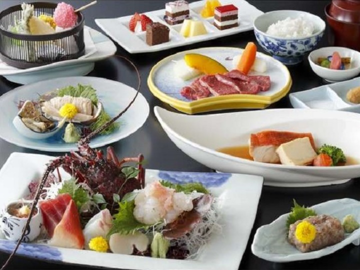 鮑に伊勢海老・金目鯛・・・、豪華な食材が宴を彩ります