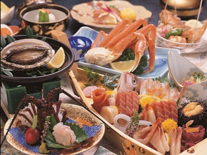 海鮮問屋直営の「房総海鮮料理」伊勢海老お刺身・アワビの踊り焼・舟盛付き
