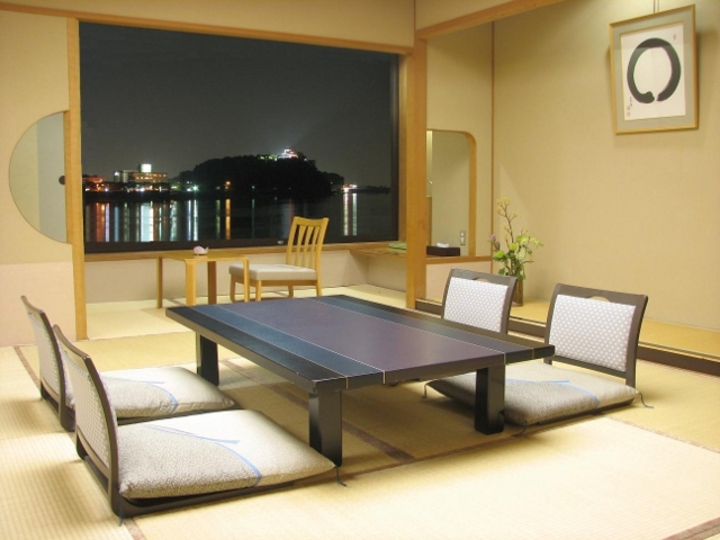 眺望絶景♪国宝犬山城を木曽川越に見渡す和室10畳『 川側のお部屋』