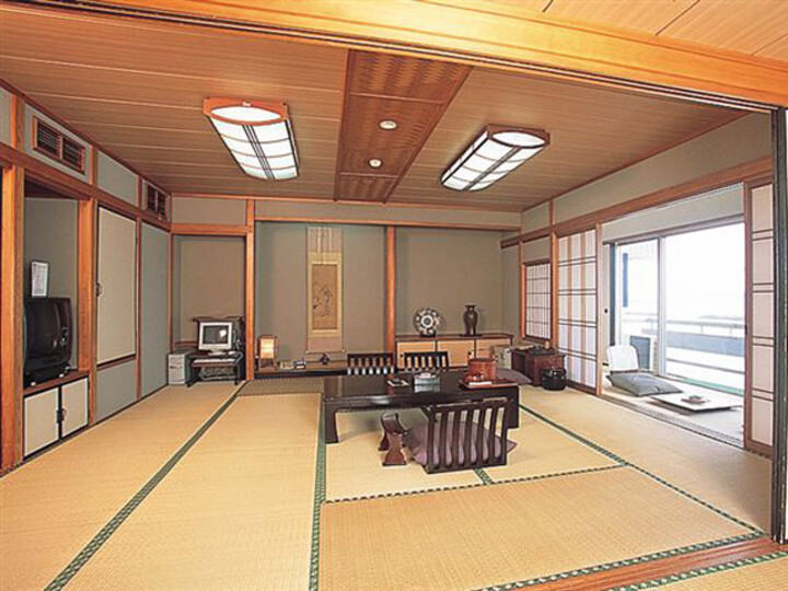 【和室10畳】または【和室8畳】または【洋室ツイン】