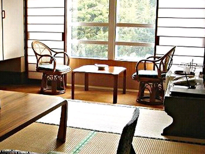 和室6畳（バストイレ付）