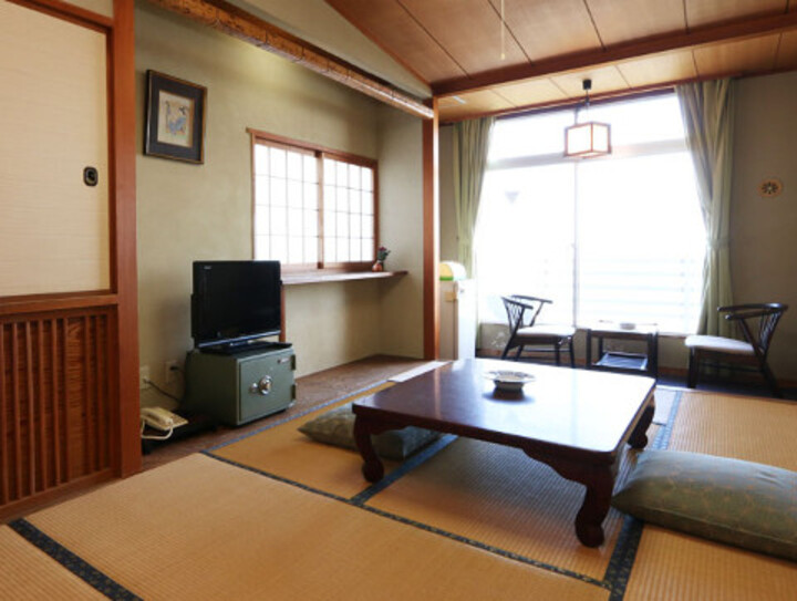 ■『夕日に染まる三河湾』、『朝日に輝く三河湾』ビュー♪ お任せ和室
