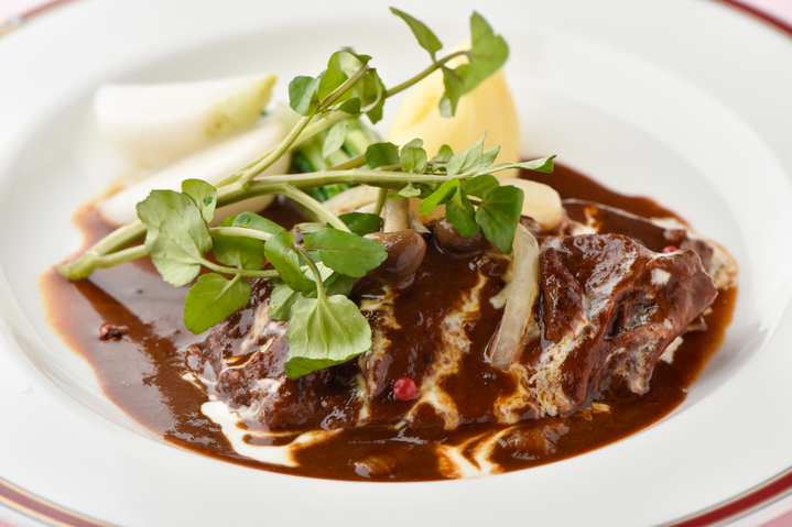 ひらい牧場伊豆牛のコッロ（首肉）赤ワイン煮