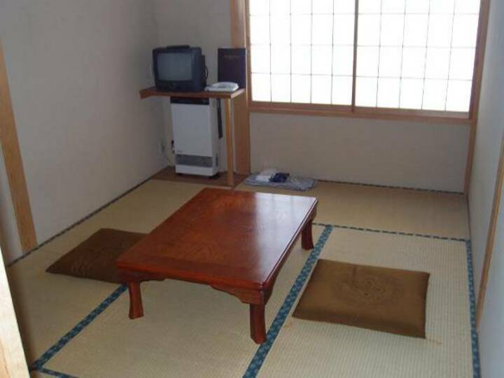 和室8畳[トイレ・洗面付]