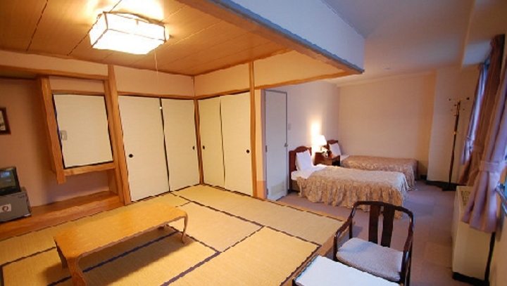 お部屋は和洋室や洋室・和室と様々。いずれも冷蔵庫付