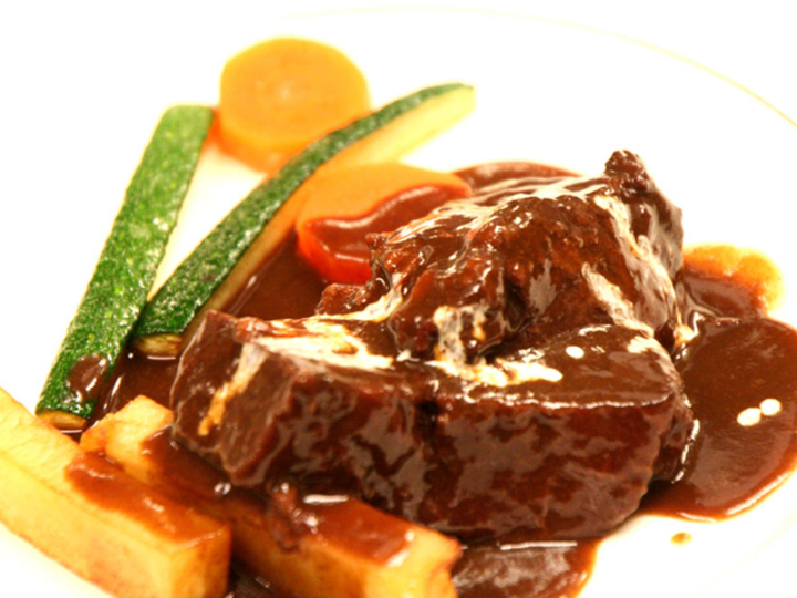 牛頬肉の赤ワイン煮