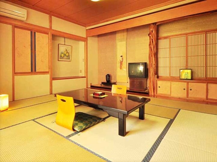 新館和室[バス・トイレ付]