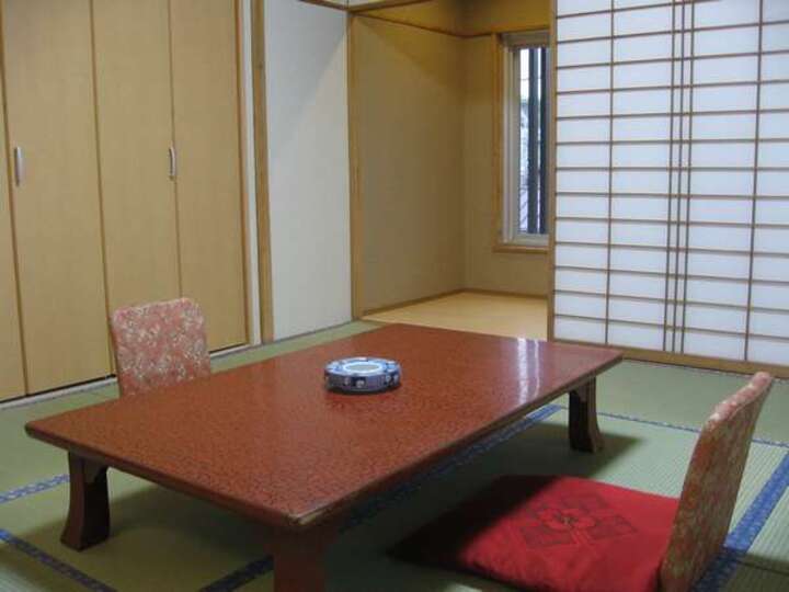 窓から海が見える部屋〔バス・トイレ付〕【4F 8畳】