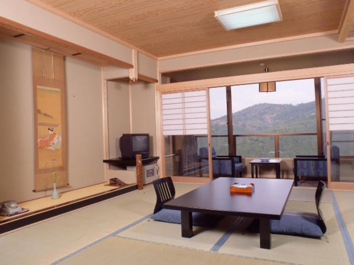 吉野山の景色を楽しめるお部屋.