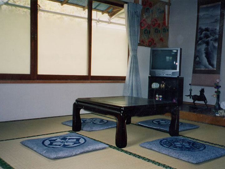 和室8畳　　＜　8畳は大人3名から可能です＞