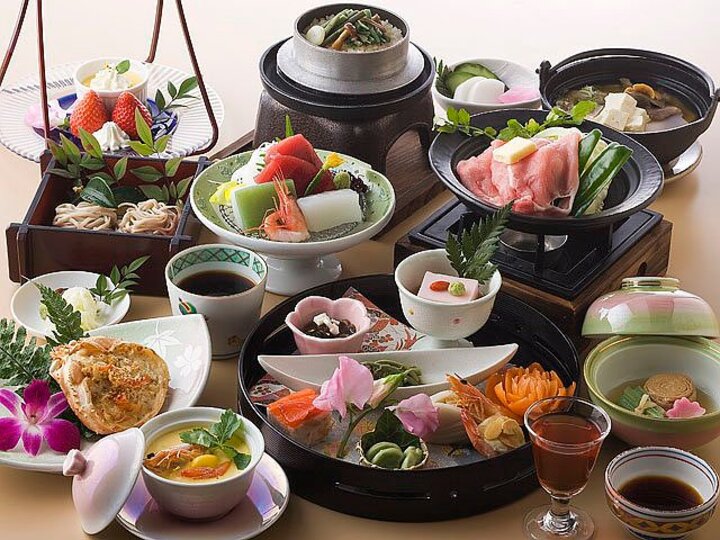 お部屋食事　会席料理