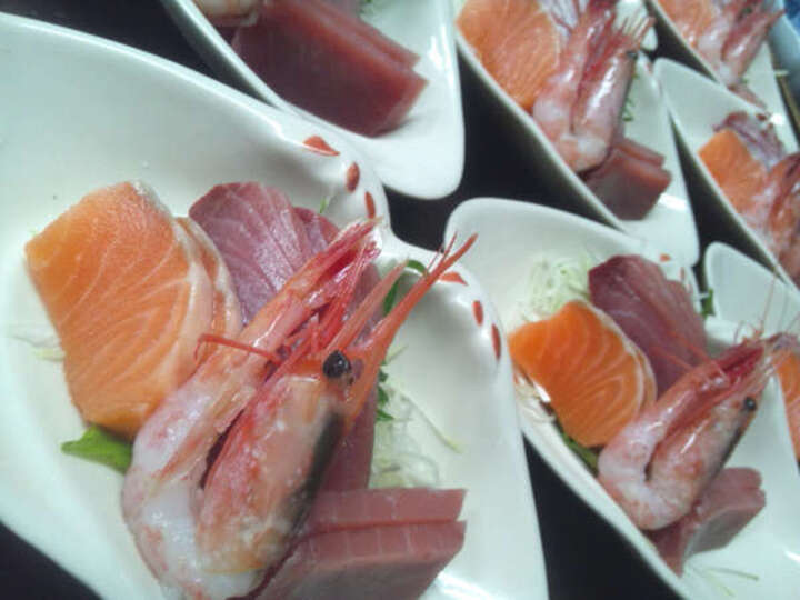 とある日の『お造り』。奥の赤いお刺し身はマグロじゃ無くて天然鰤です、脂ののった鰤は最高です！