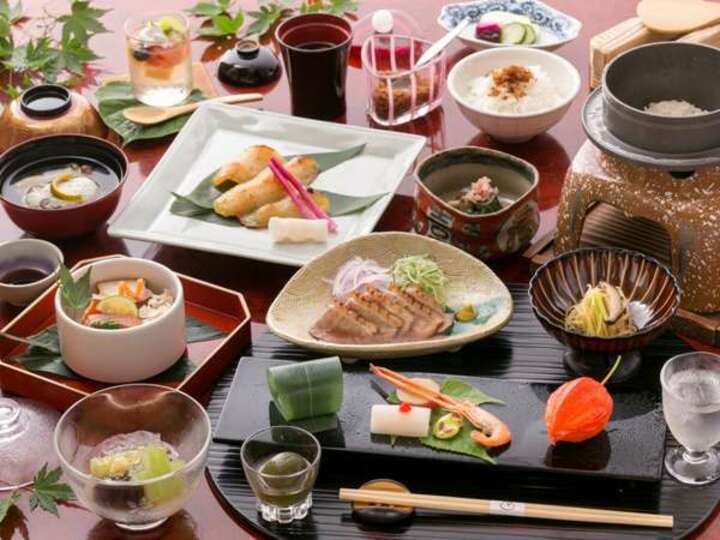山の幸・川の幸・地元の元気野菜を使用した懐石料理