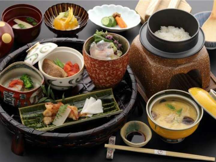 安全で新鮮な群馬県産食材≪美味少量で味わう【花篭御膳】