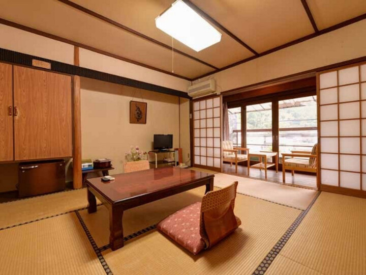 和室[バストイレ付].