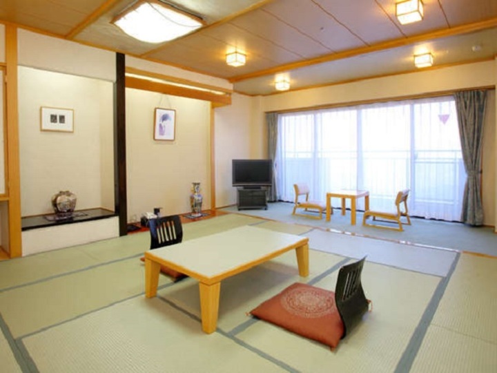 ★★新館和室（街側・夜景）　バス・トイレ付 