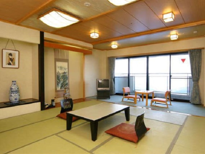 ★★新館和室（山側）　バス・トイレ付