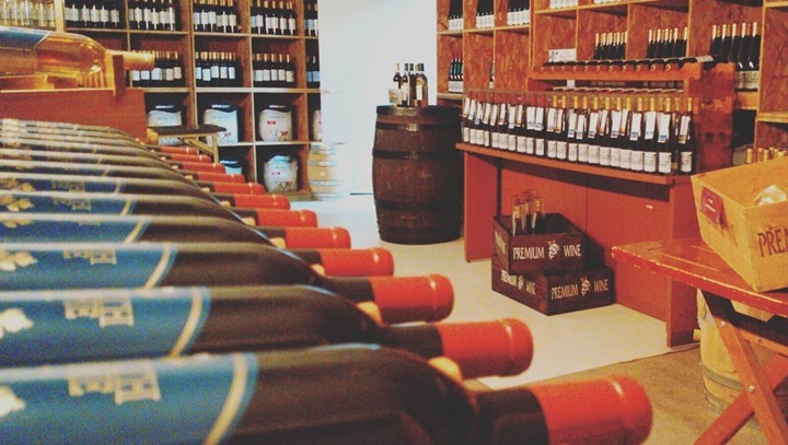 手造りワイン工房では世界で1本のマイワイン造りが出来ます。