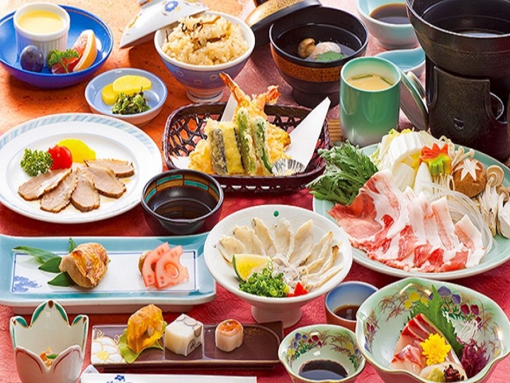 ご夕食①/季節の旬と地元の食材を活かした会席料理をお愉しみ下さい。