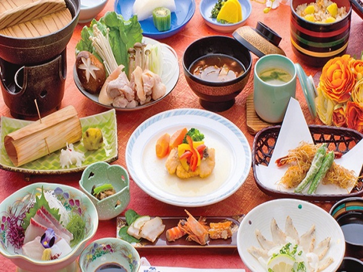 ご夕食②/季節の旬と地元の食材を活かした会席料理をお愉しみ下さい。