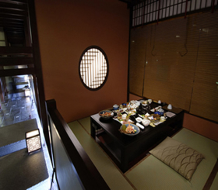 個室風小上がり食事処「かざ華」