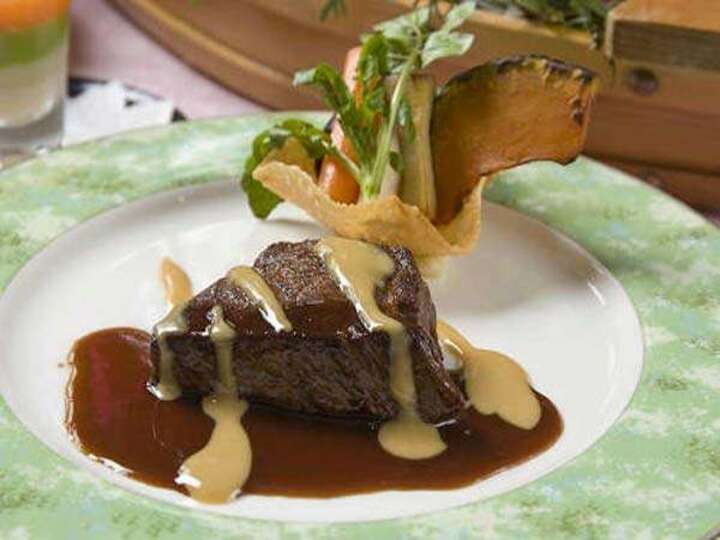 ある日の肉料理でフィレ肉のグリルソースヴァンルージュ♪