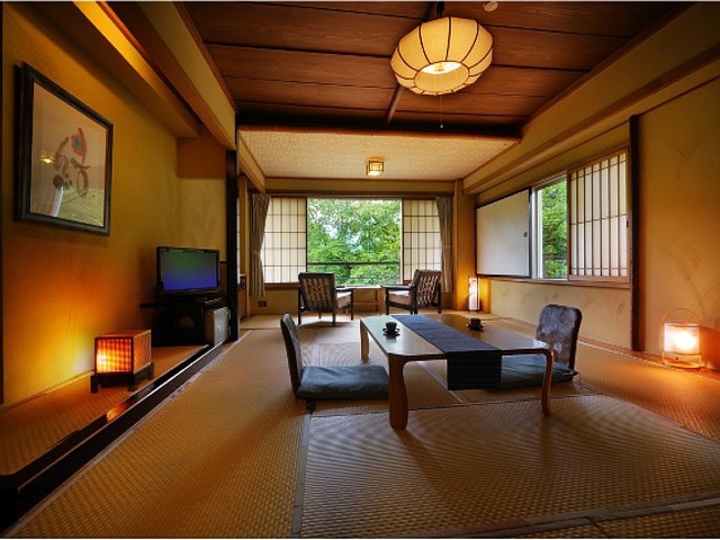 【雄飛館】本畳12.5畳+広縁(バス・トイレ・洗面付)鉄筋建築.